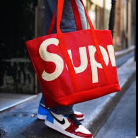 100% AUTHENTIC NEW W/TAGS SUPREME RAFFIA LOGO TOTE ICONIC RED/WHITE - DEAD STOCK - Picture 1 of 7